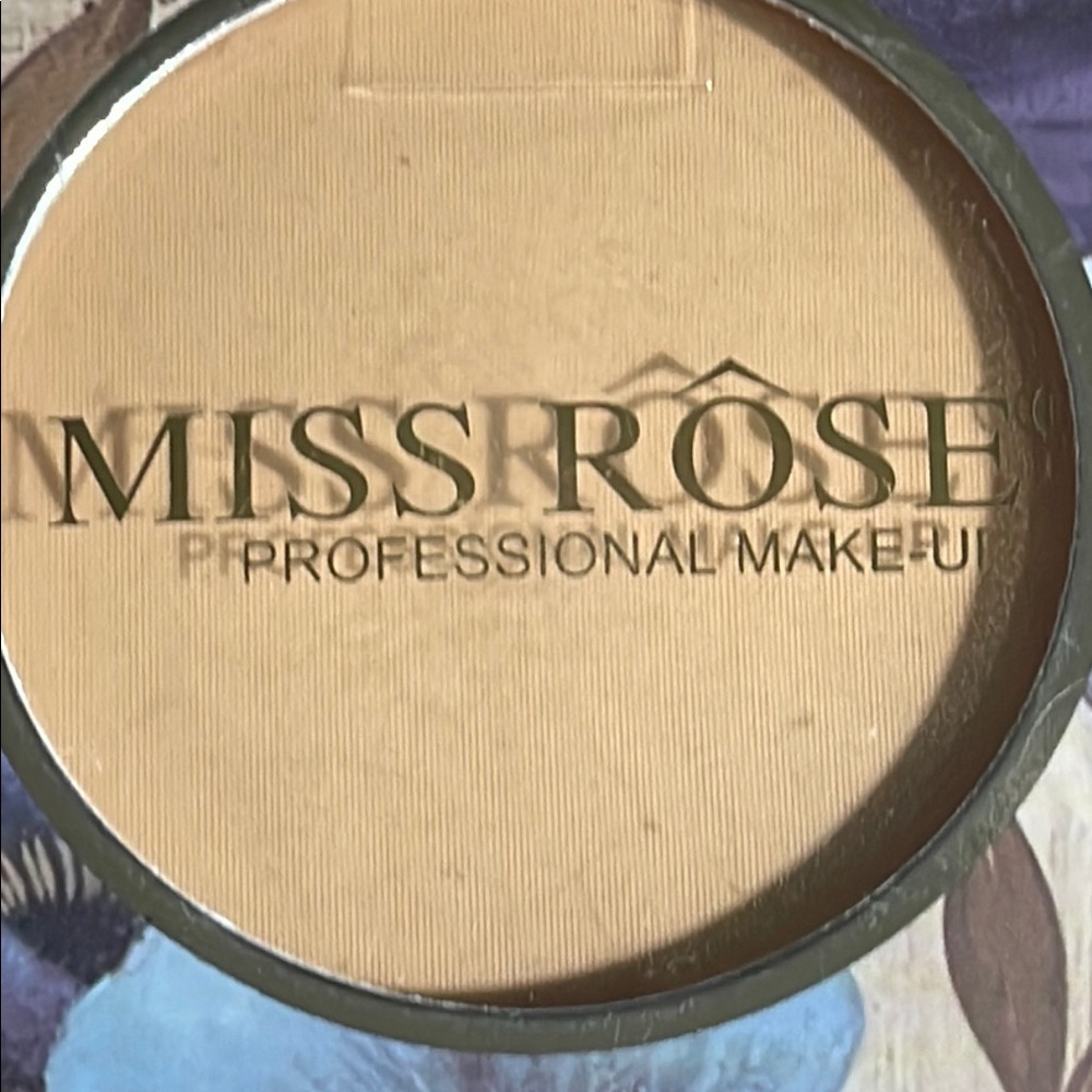 Compact Powder - Miss Rose New in Box - Picture 2 of 6